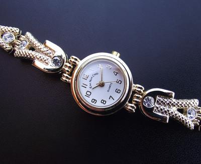 Foto Reloj Mujer De Eve Moncrois Quartz Analogico Oro Fa