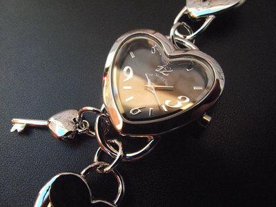 Foto Reloj Pulsera Elegante Mujer Marca Eve Mon Crois Quartz .plata Corazon Y Llaves