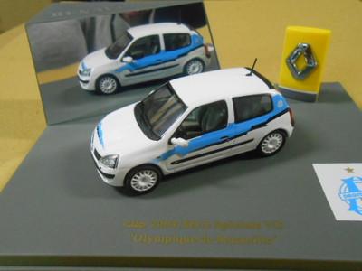 Foto Renault Clio 2004, Serie Especial Olympique De Marsella, Universal Hobbies 1/43