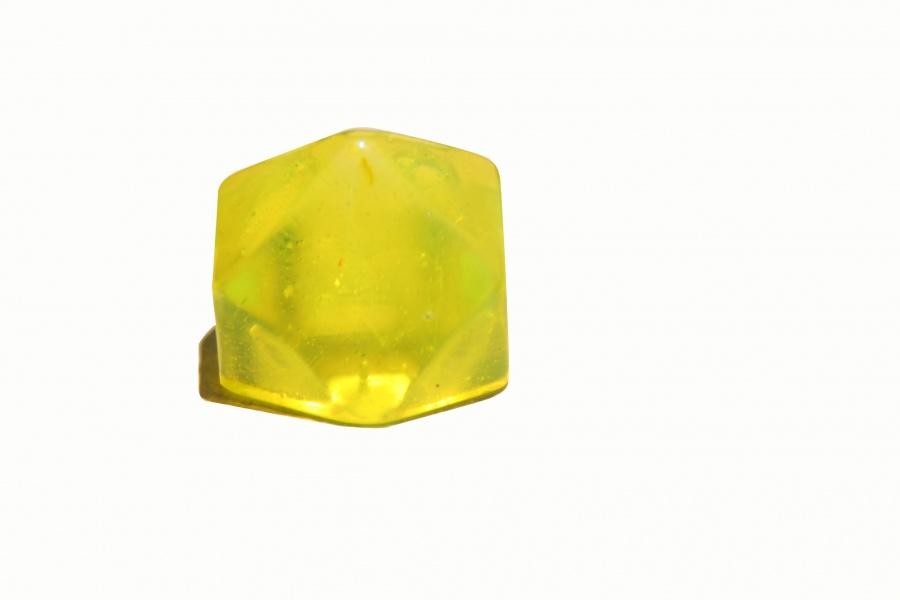 Foto Resin ring bright transparent yellow