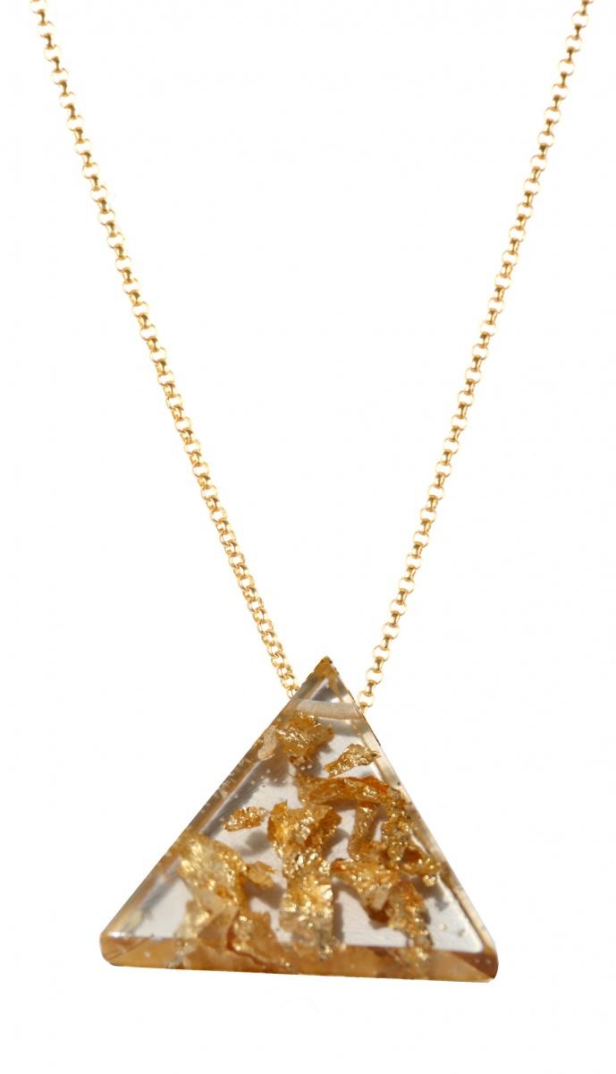 Foto Resin triangle in clear filled with gold foil necklace hung on gold chain