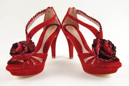 Foto sandalia de ante rojo con flor