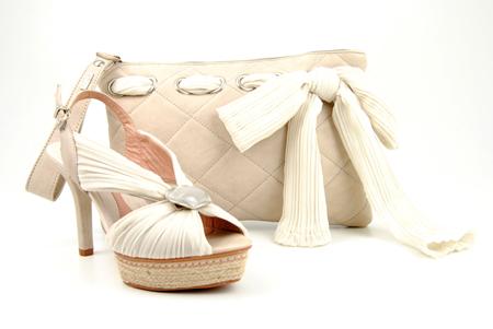 Foto SANDALIA DE GASA BEIGE CON BOLSO A JUEGO