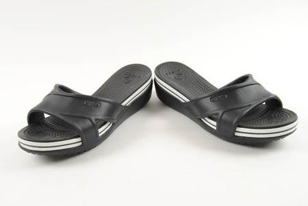 Foto sandalia de goma pinky con tiras negras