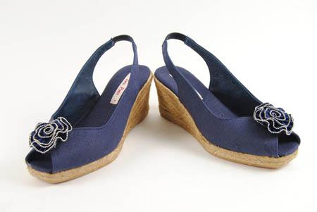 Foto sandalia de lino azul con flor