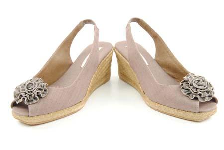 Foto sandalia de lino taupe con flor