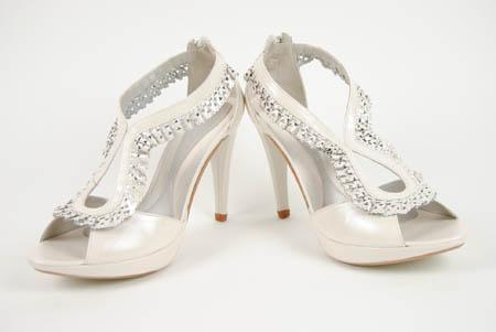 Foto sandalia de piel beige con volantes