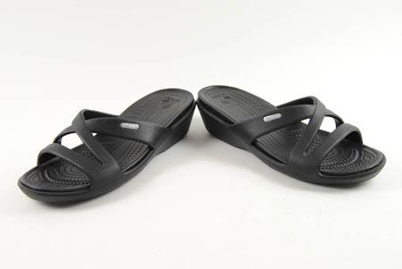 Foto sandalia negra pinky con tiras de goma