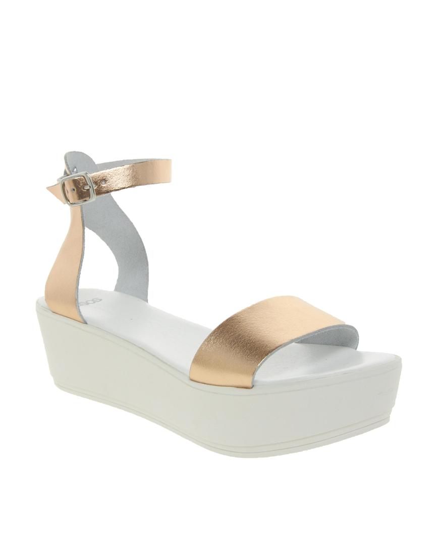 Foto Sandalias de cuero con plataforma plana JUMP de ASOS Dorado rosa