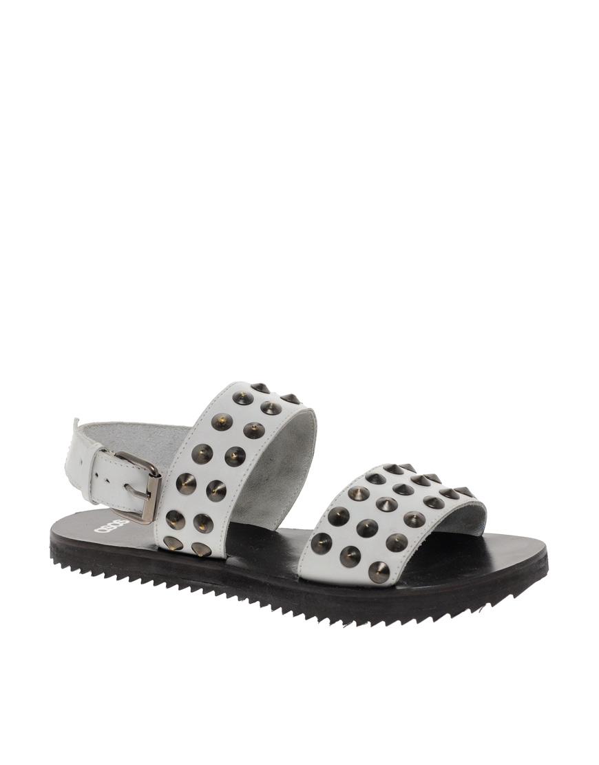 Foto Sandalias planas de cuero con tachuelas FIGHTER de ASOS Gris