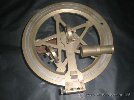 Foto sextante circular en bronce