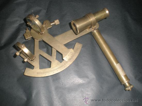 Foto sextante de bronce