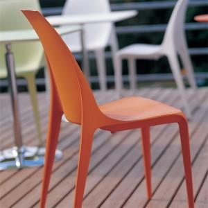 Foto Silla beluga. cattelan italia