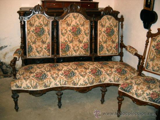 Foto sillería alfonsina de nogal compuesta de sofá y 4 sillas