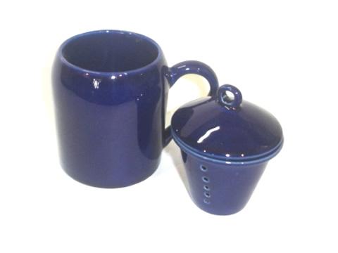 Foto Taza de té con filtro azul marino