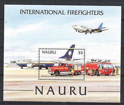 Foto Tema Bomberos. Nauru 2002 Hb Bomberos Internacionales. Avi�n Y Coches De Bombero