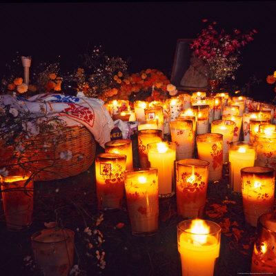 Foto The Day of All Saints (Dia de Todos los Santos) Graves Adorned with Flowers, Michoacan, Mexico, Igal Judisman - Laminas