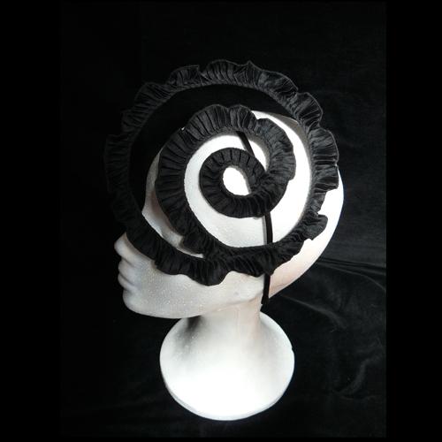 Foto Tocado con espiral de raso plisado