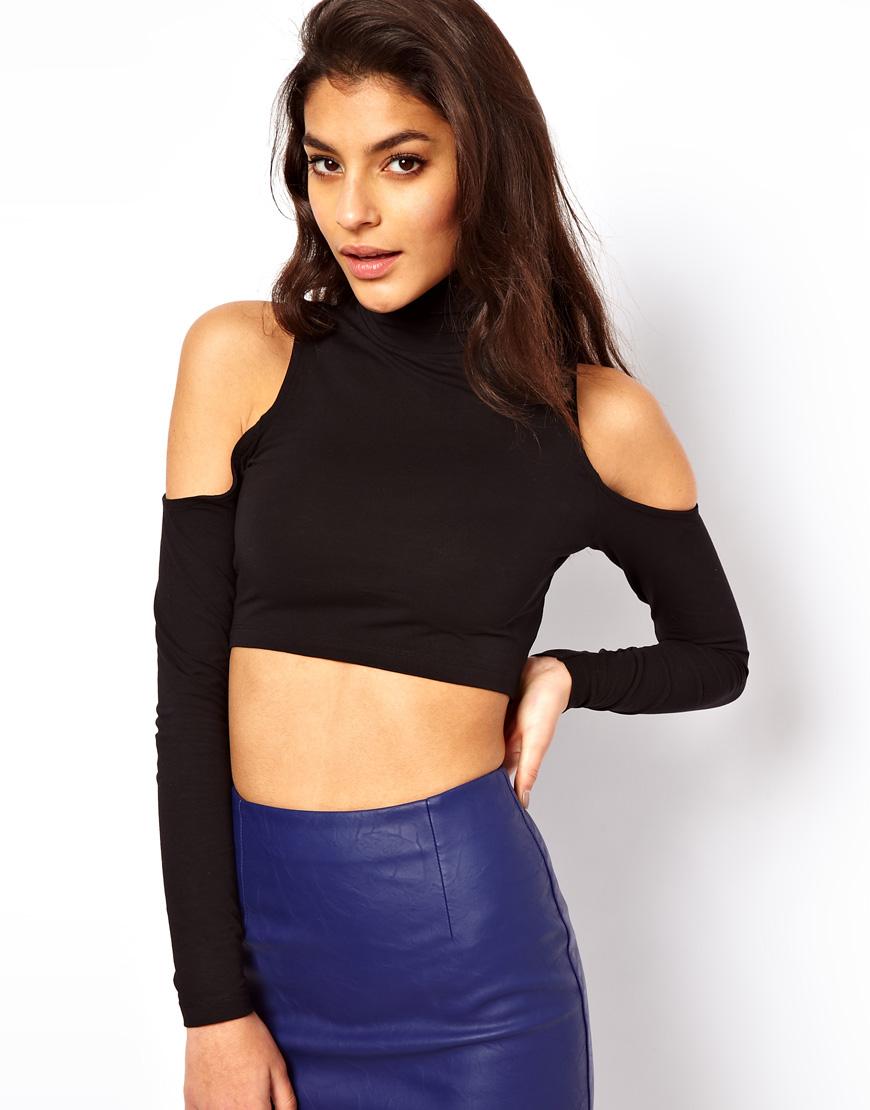 Foto Top corto con cuello alto y hombros descubiertos de ASOS Black