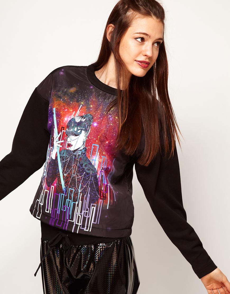 Foto Top guateado con estampado digital de chica de ASOS Negro