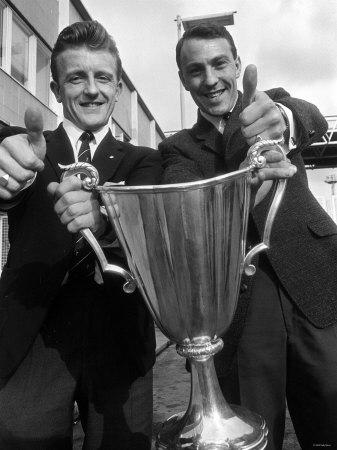 Foto Tottenham Hotspur European Cup Winners Terry Dyson and Jimmy Greaves Givs Thumbs Up Gesture - Laminas