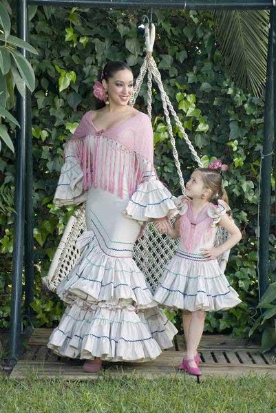 Foto Trajes de flamenca para madres y para hijas. Traje de Flamenca de Señora modelo Alheli