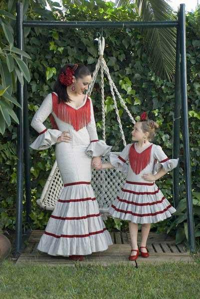 Foto Trajes de flamenca para madres y para hijas. Traje de Flamenca de Señora modelo Santa Cruz