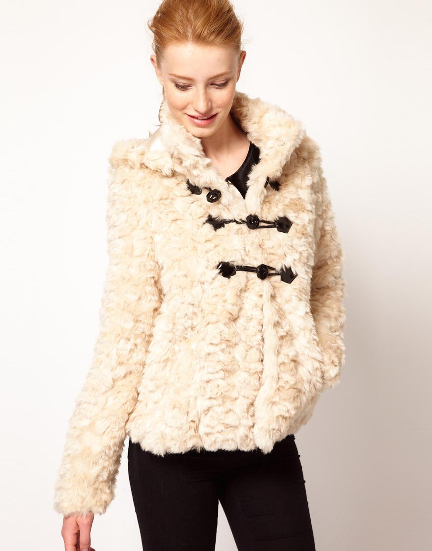 Foto Trenca de piel sintética de peluche de Vero Moda Crema