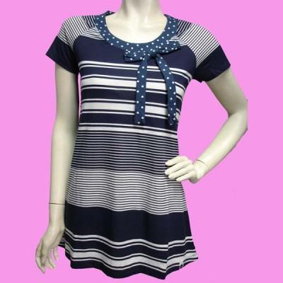 Foto Tres boutons: camiseta blusón azul marino y rayas con lazo