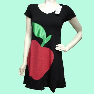 Foto Tres boutons: vestido negro manzana