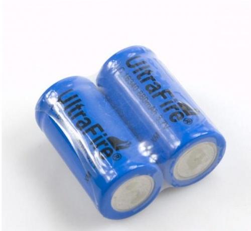 Foto UltraFire 16340 880mAh 3.6V Li-ion recargable de 2 piezas
