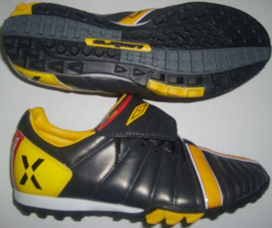 Foto Umbro X 400 Turf Negro/Amarillo - 38