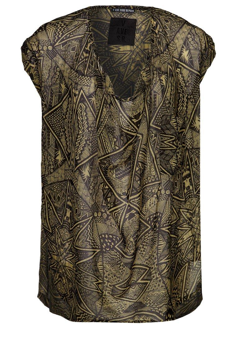 Foto V Ave Shoe Repair Blusón amarillo