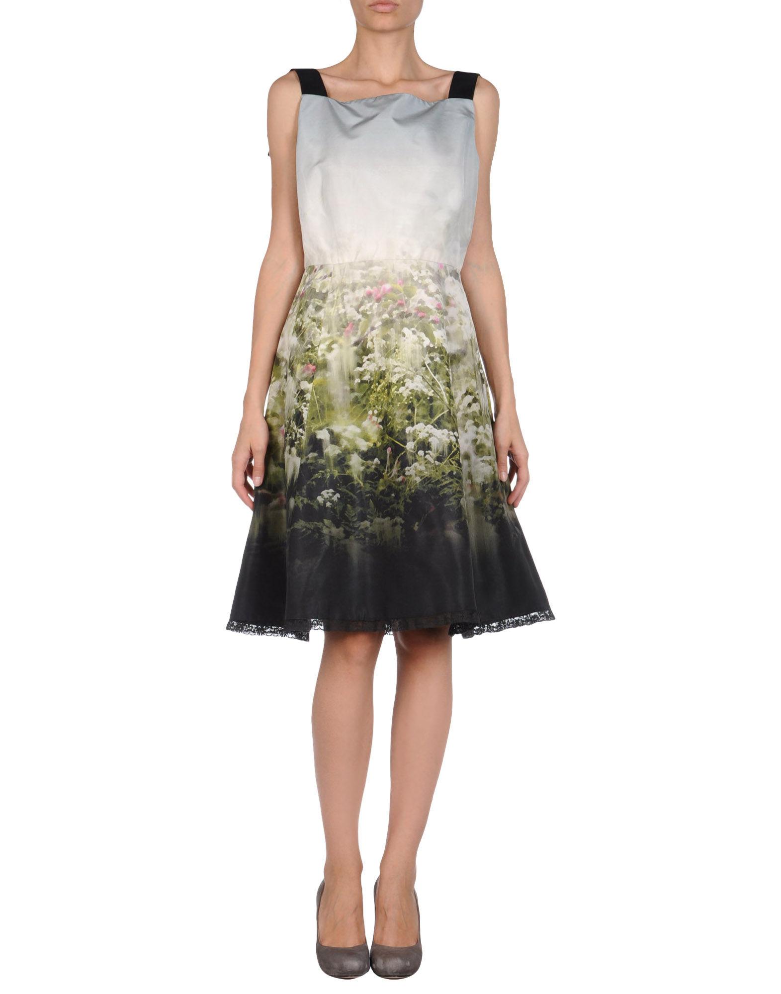 Foto valentino minivestidos
