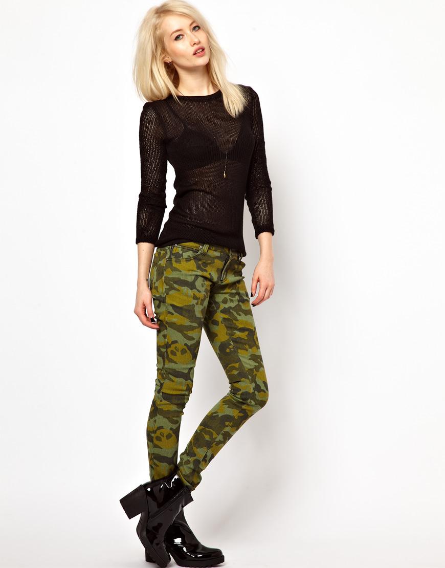 Foto Vaqueros pitillo con estampado de camuflaje de Tripp Nyc Verde