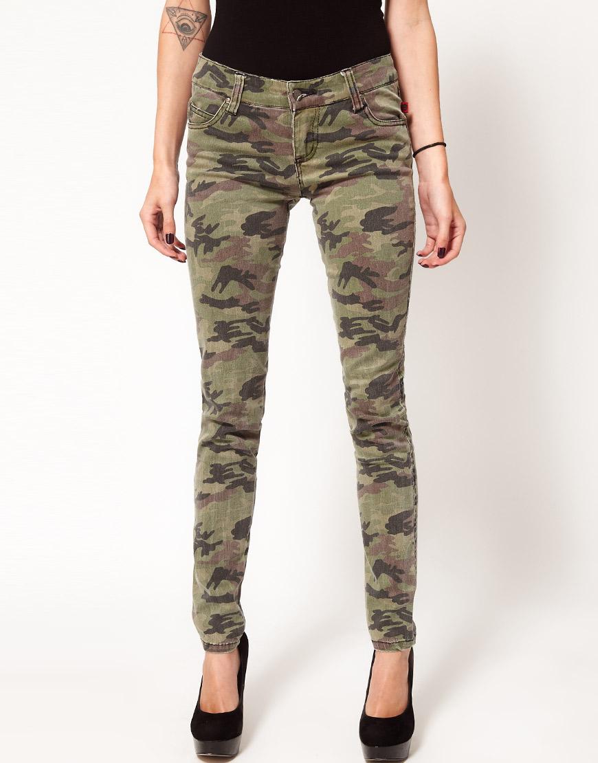 Foto Vaqueros pitillo con estampado de camuflaje de Tripp Nyc Verde