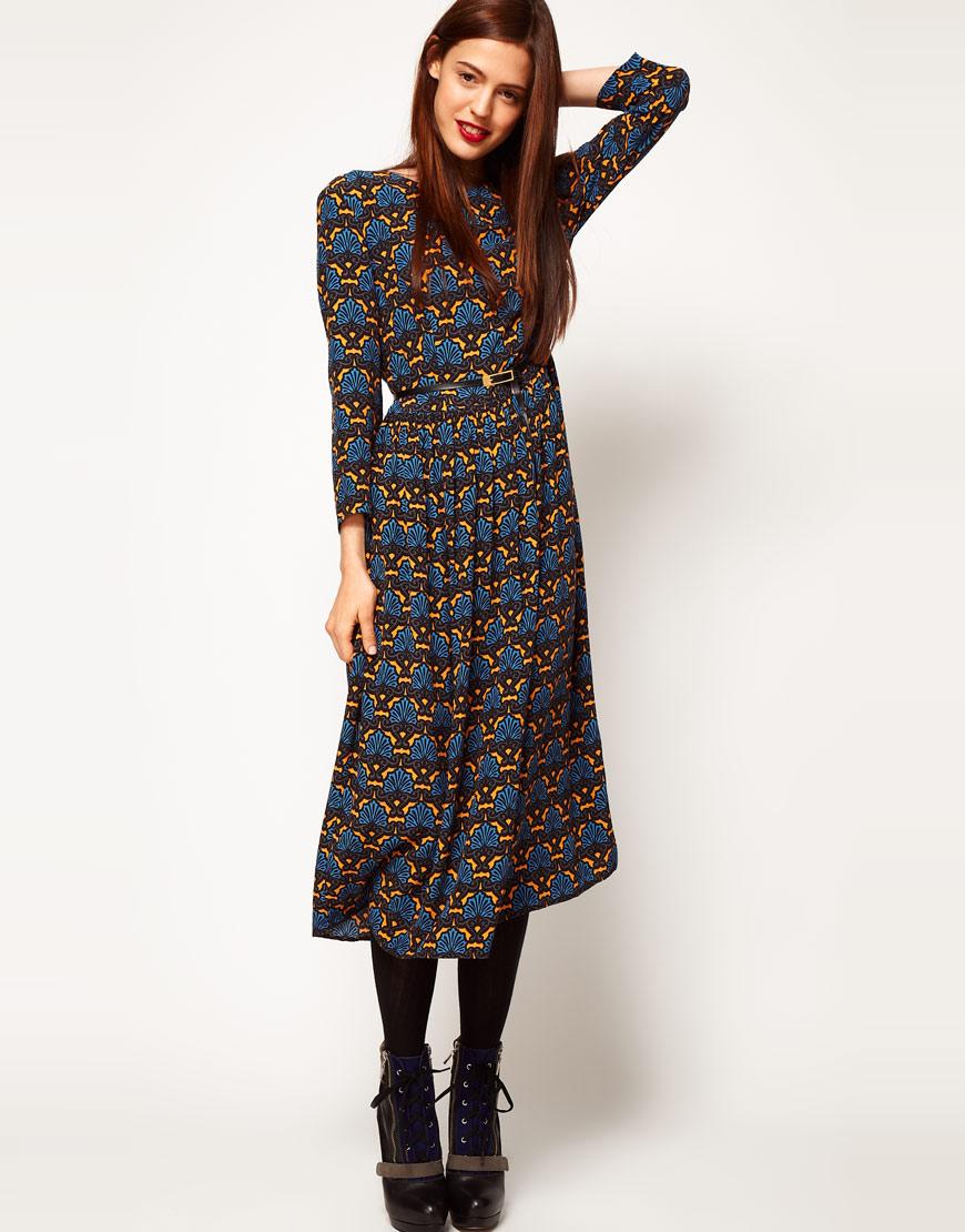 Foto Vestido a media pierna con estampado de papel tapiz de ASOS Imprimir