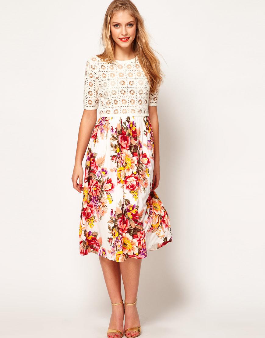Foto Vestido a media pierna con top de croché y falda estampada de ASOS...