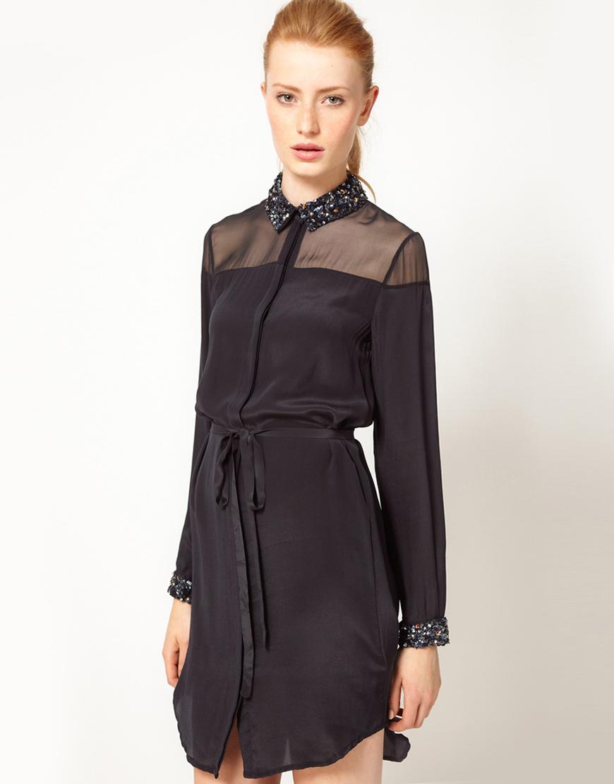 Foto Vestido camisero con piedras incrustadas en el cuello y puños de F...