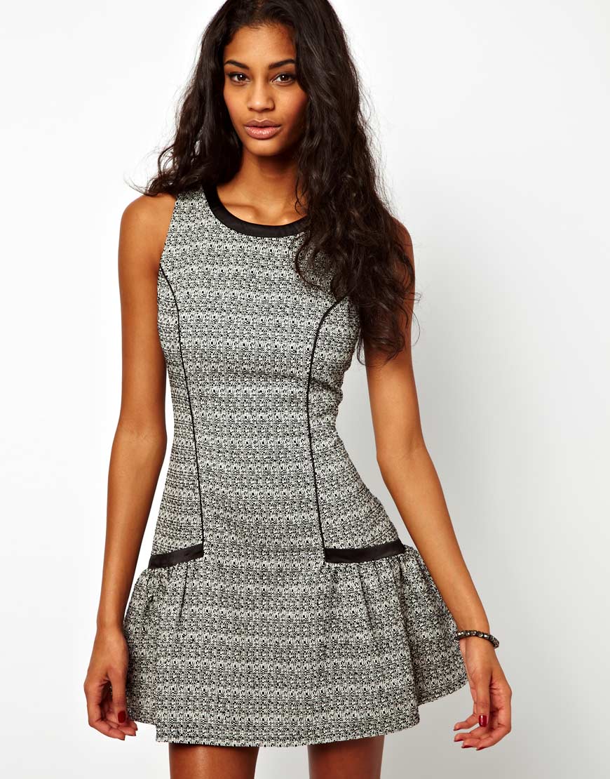Foto Vestido con cintura baja de tweed de Lipsy Negro/blanco