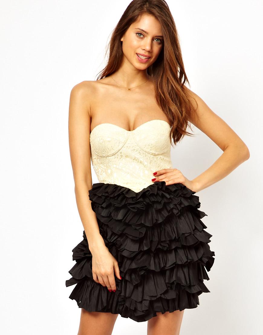 Foto Vestido con corpiño de encaje y falda escalonada de Opulence Engla...