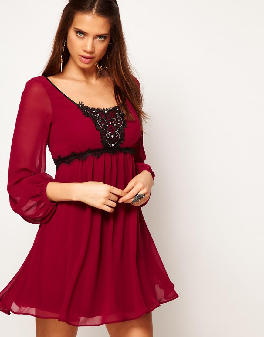 Foto Vestido con vuelo adornado con ribete de encaje de ASOS Arándano/n...