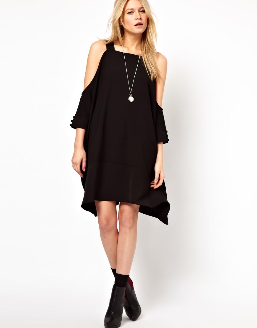 Foto Vestido con vuelo con tirante y hombros descubiertos de ASOS Negro