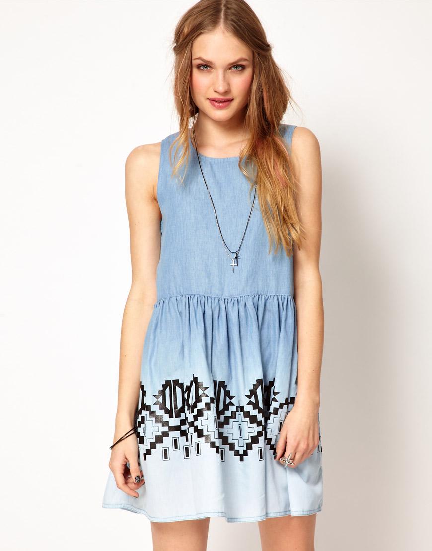 Foto Vestido de cambray con estampado Wind Walker de Minkpink Vaqueros