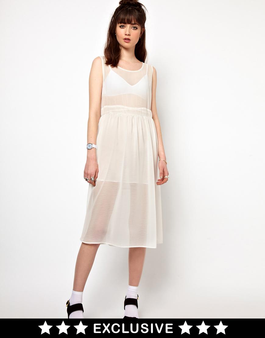 Foto Vestido de chifón a media pierna con top transparente de The White...