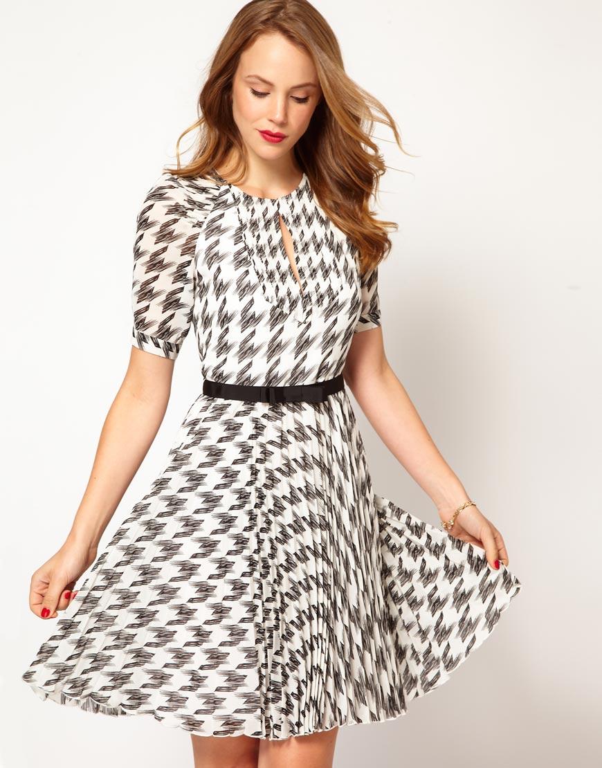 Foto Vestido de cuadros con falda plisada de Karen Millen Negro y blanco