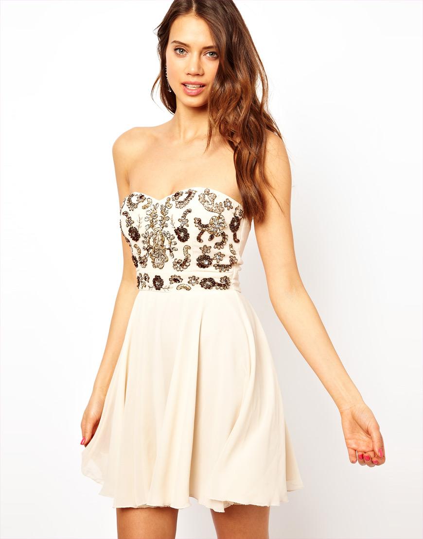 Foto Vestido de graduación con bustier de pedrería de TFNC Crema