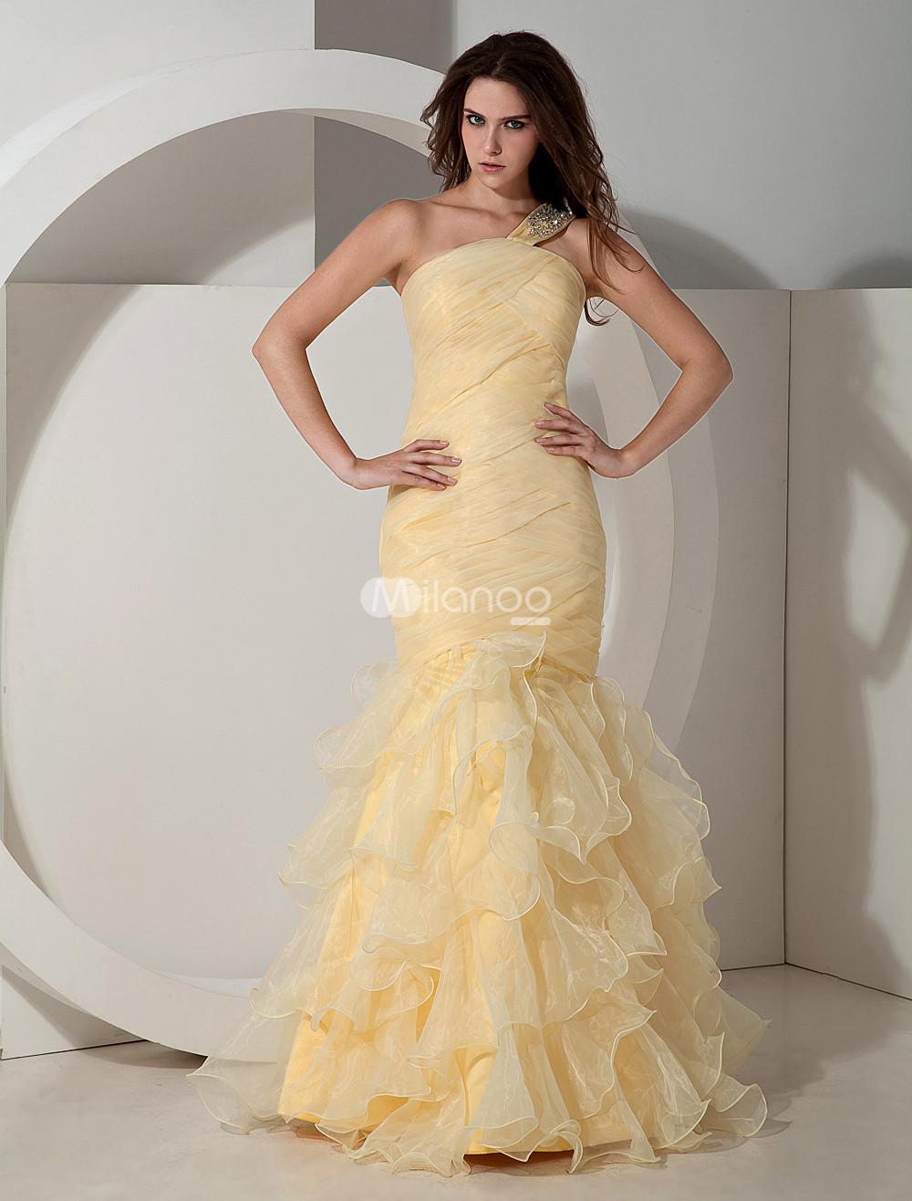 Foto Vestido de noche amarillo de organza con un solo hombro hasta el suelo