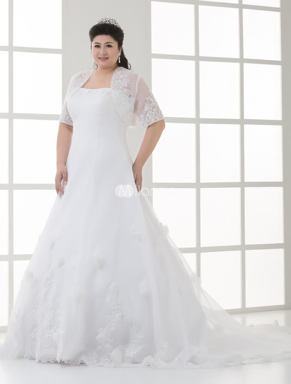 Foto Vestido de novia marfil de tul sin tirantes de tamaño grande