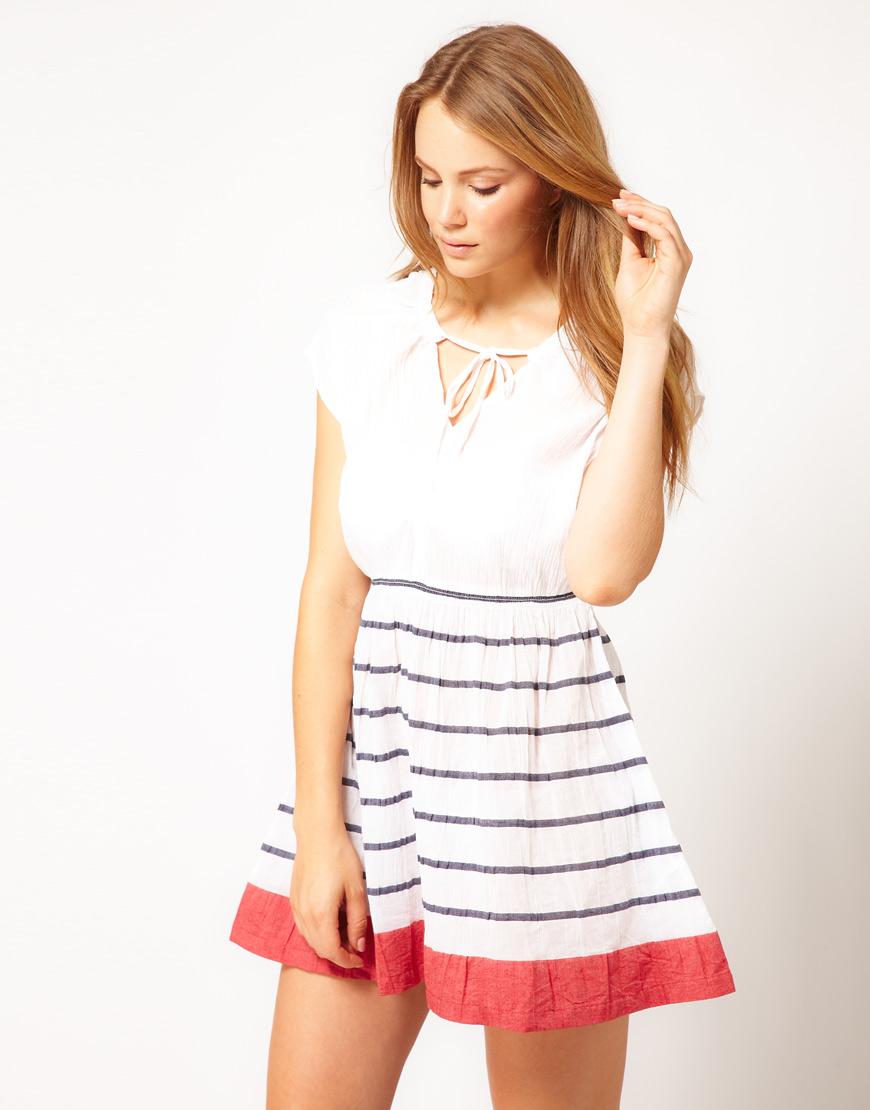 Foto Vestido de playa a rayas de French Connection Bianco